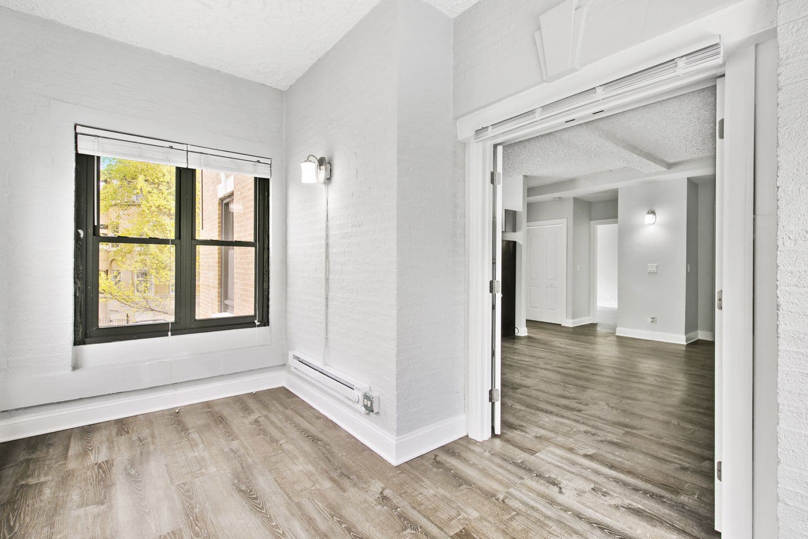 Chicago Apartment: 4555 N Malden St