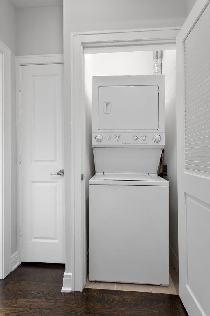 Chicago Apartment: 1412 W Morse