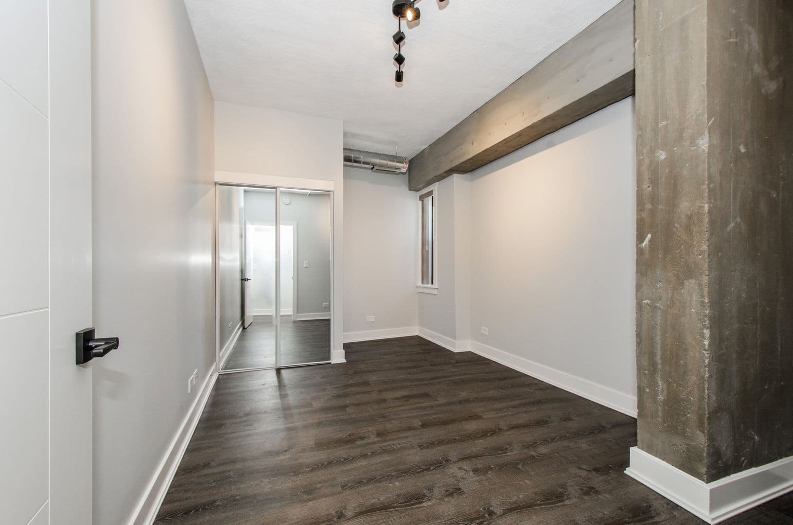 Chicago Apartment: 7645 N Sheridan Rd