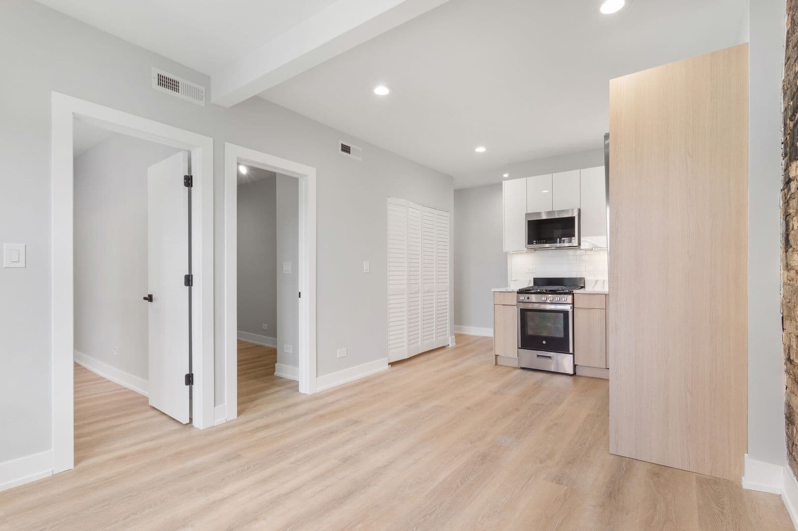 Chicago Apartment: 1548-1558.5 W Juneway