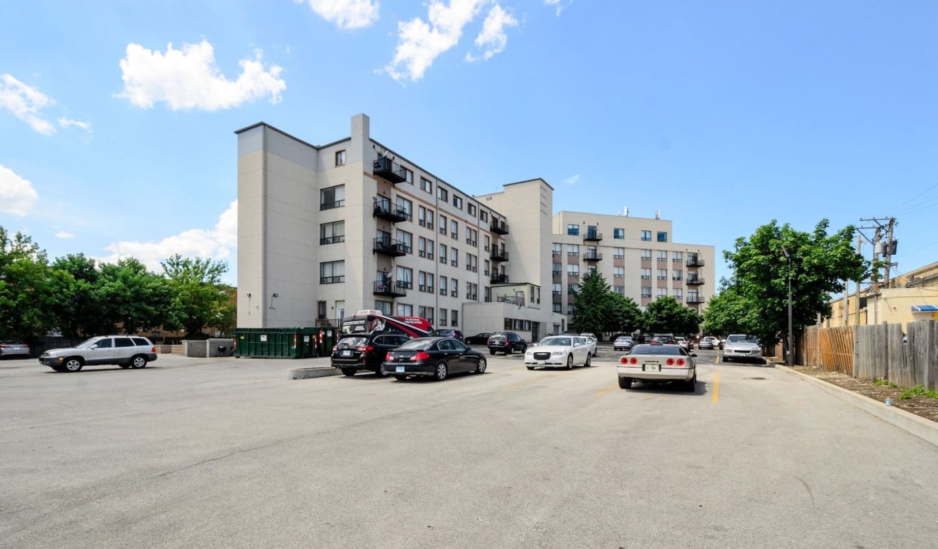 Chicago Apartment: 2451 W Howard Street