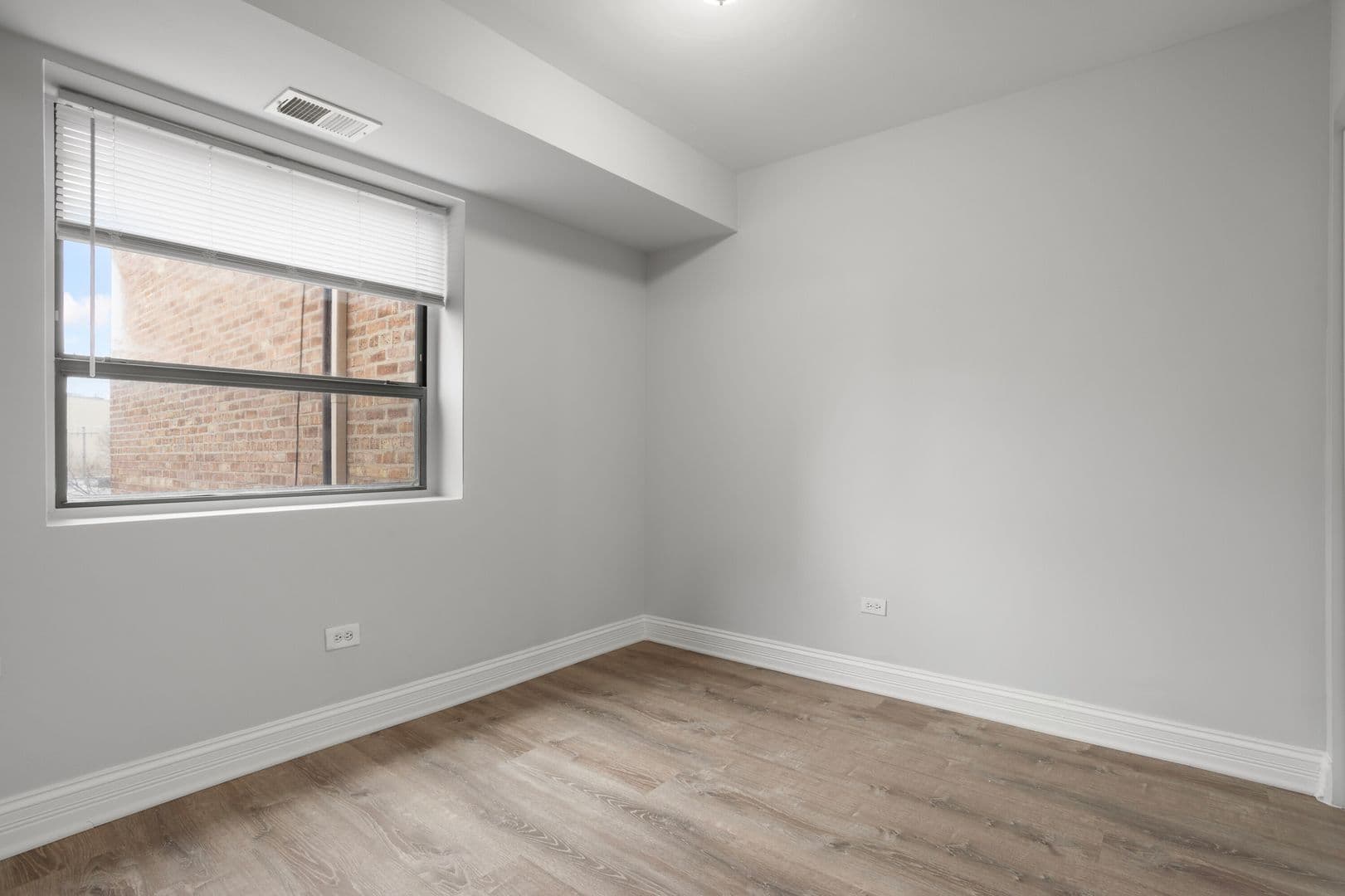 Chicago Apartment: 7616 N Marshfield Ave