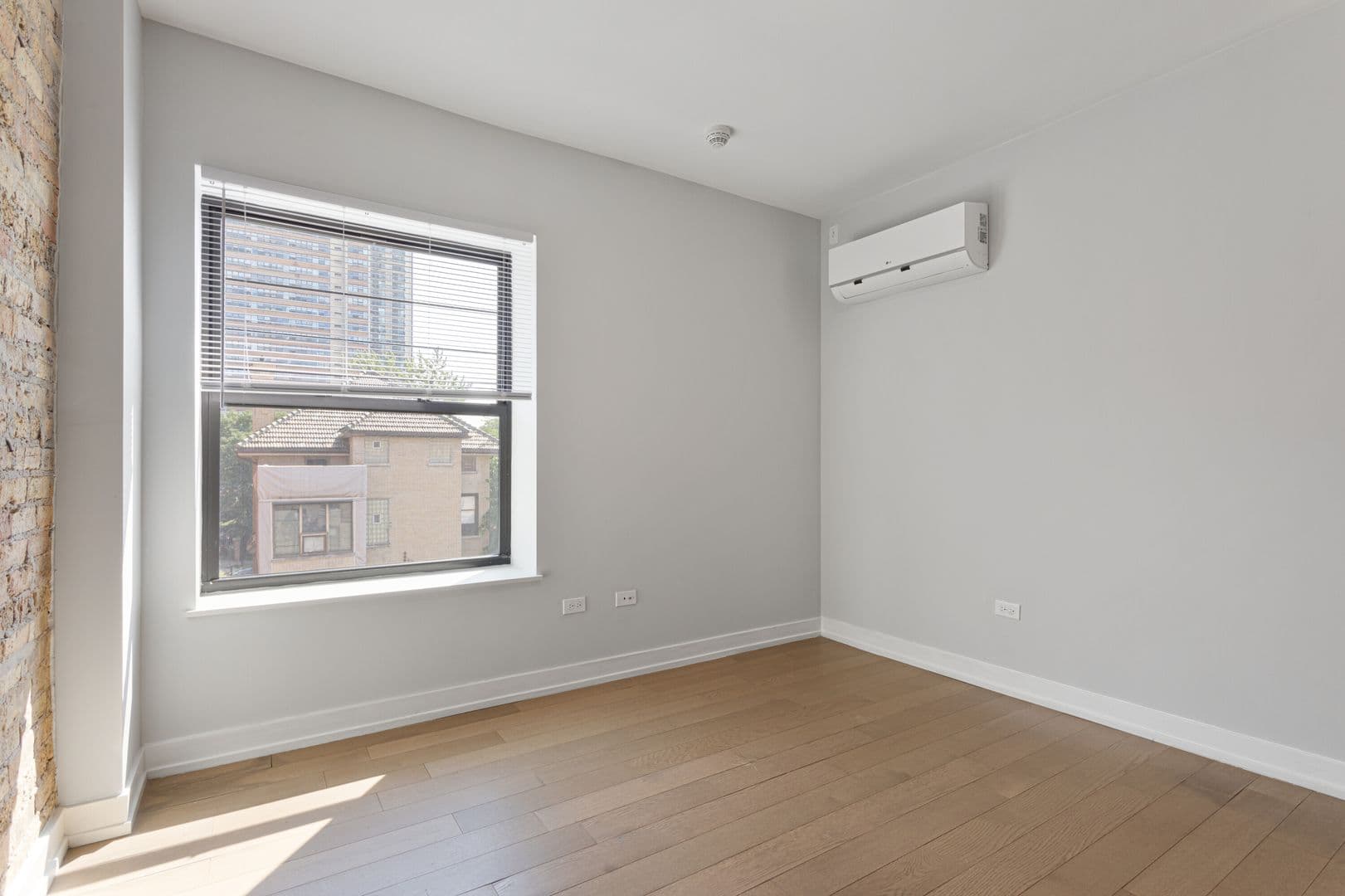 Chicago Apartment: 6019 N Winthrop Avenue
