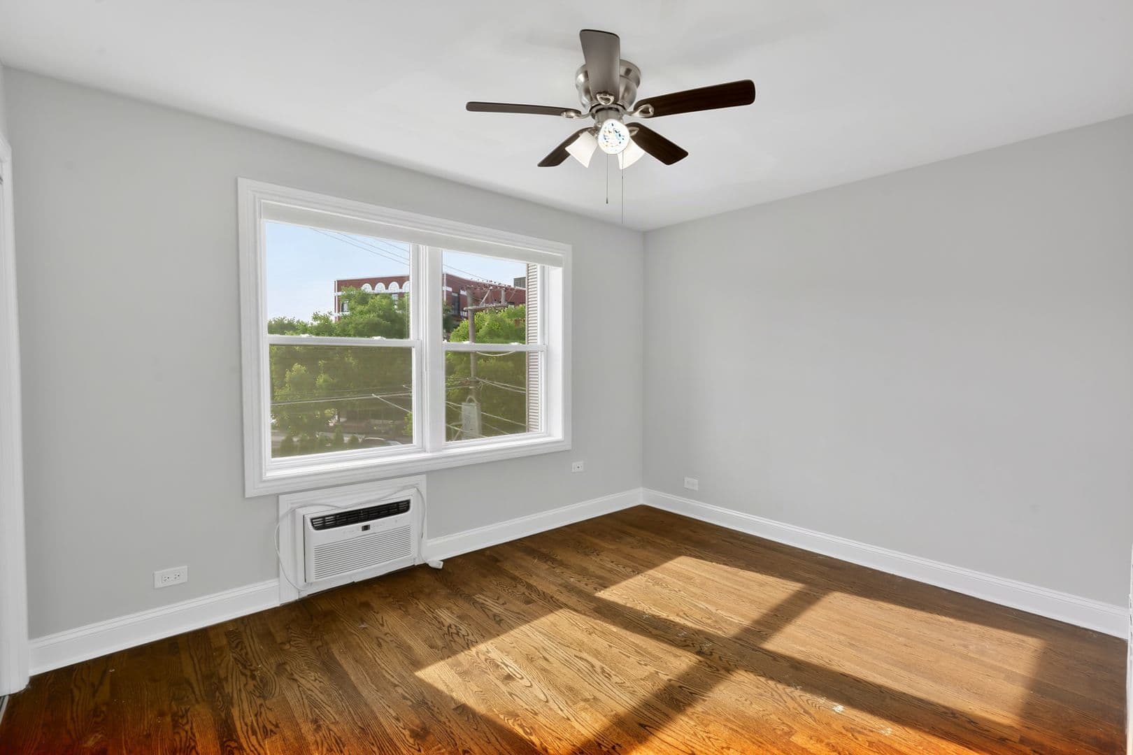 Chicago Apartment: 7630 - 38 N Eastlake Ter