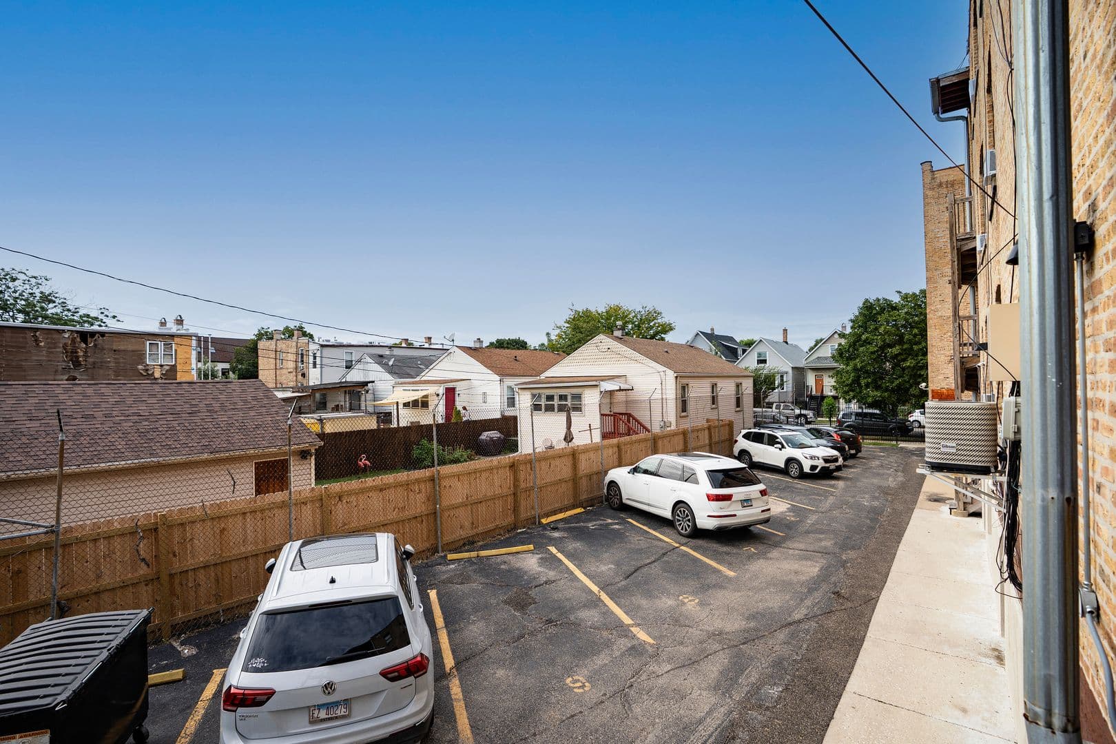Chicago Apartment: 3631-41 W Dickens Ave
