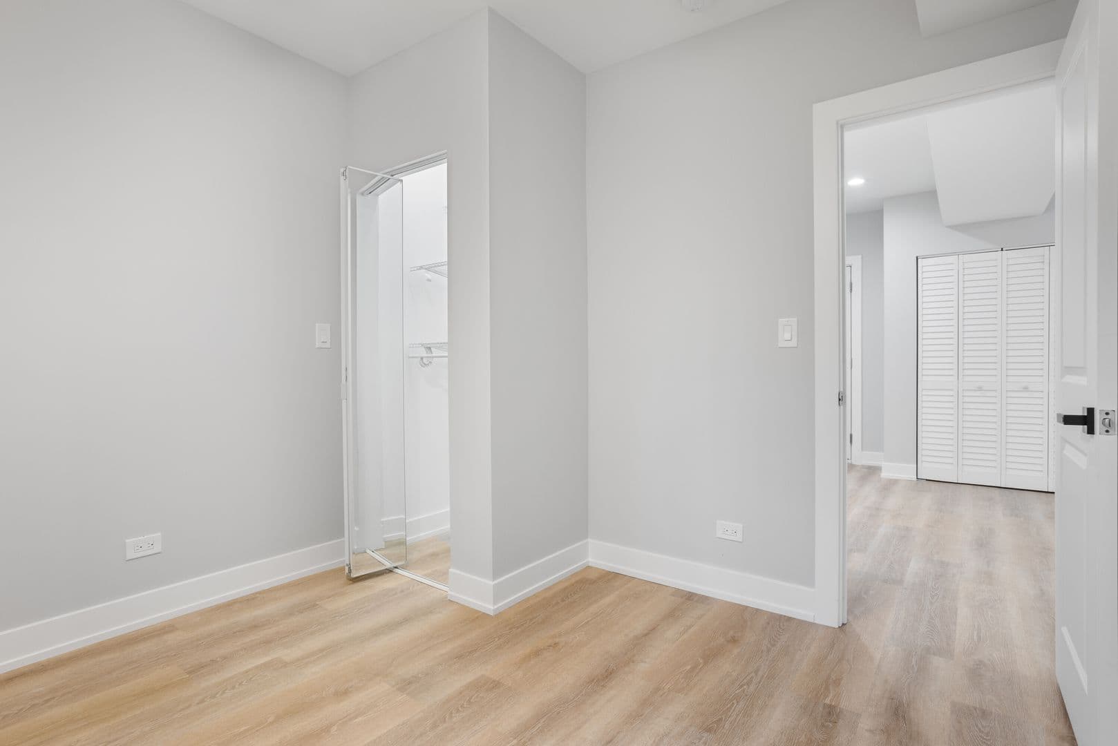 Chicago Apartment: 1548-1558.5 W Juneway