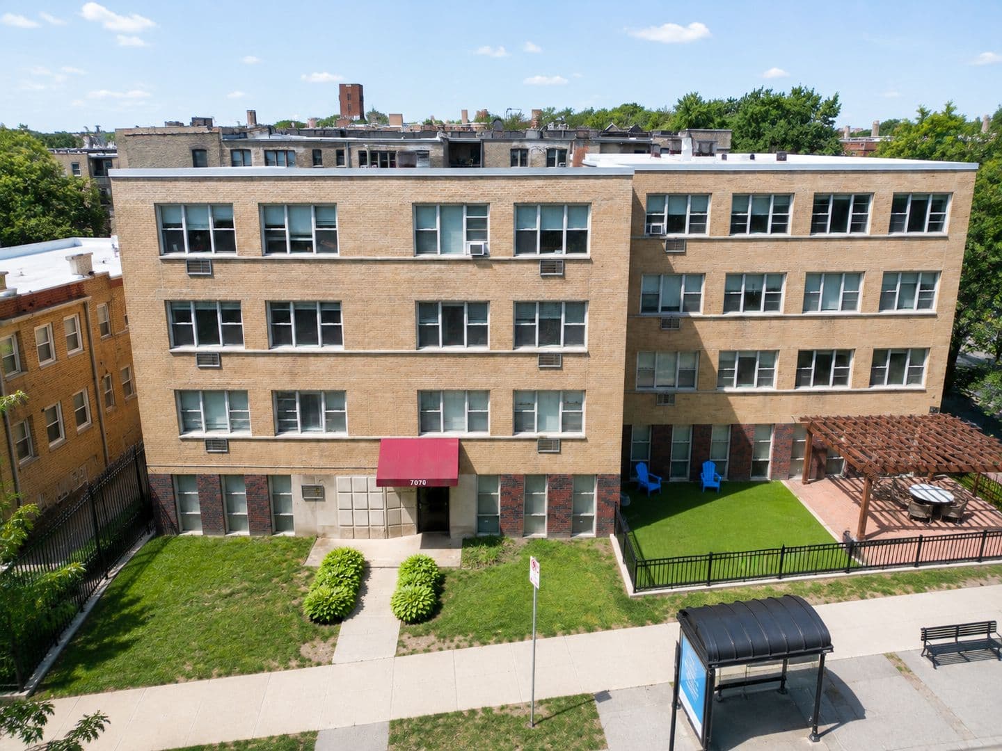 Chicago Apartment: 7070 N Sheridan Rd