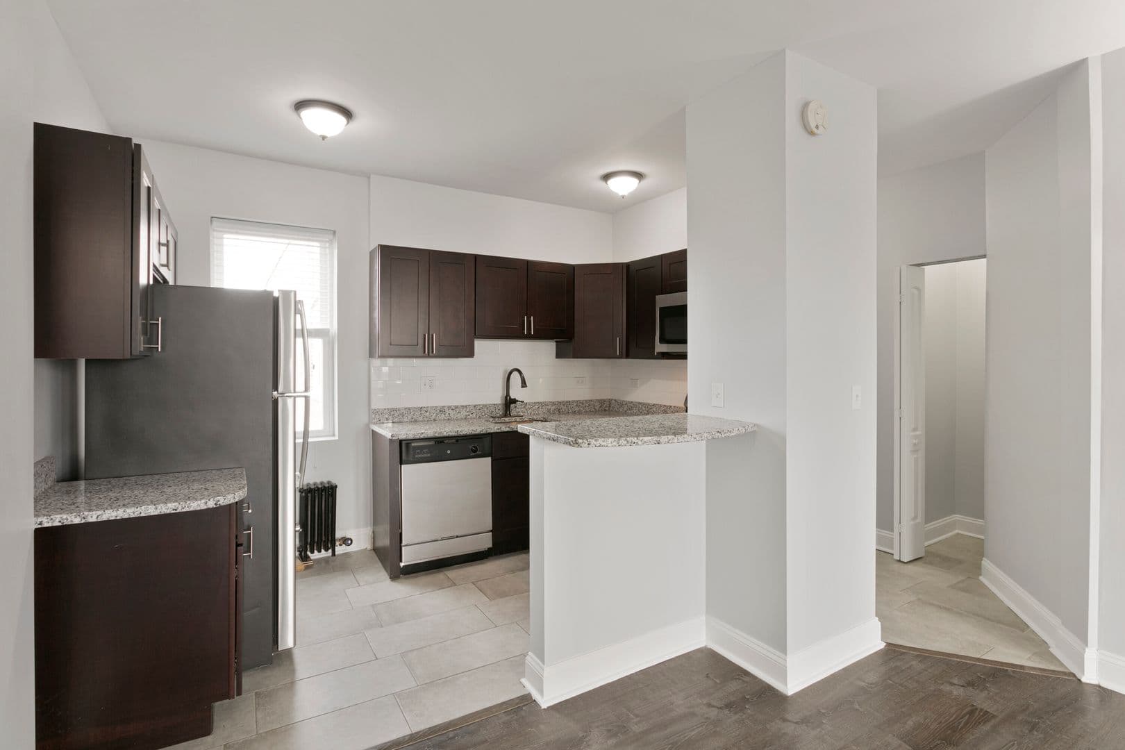 Chicago Apartment: 1608 W Sherwin Ave
