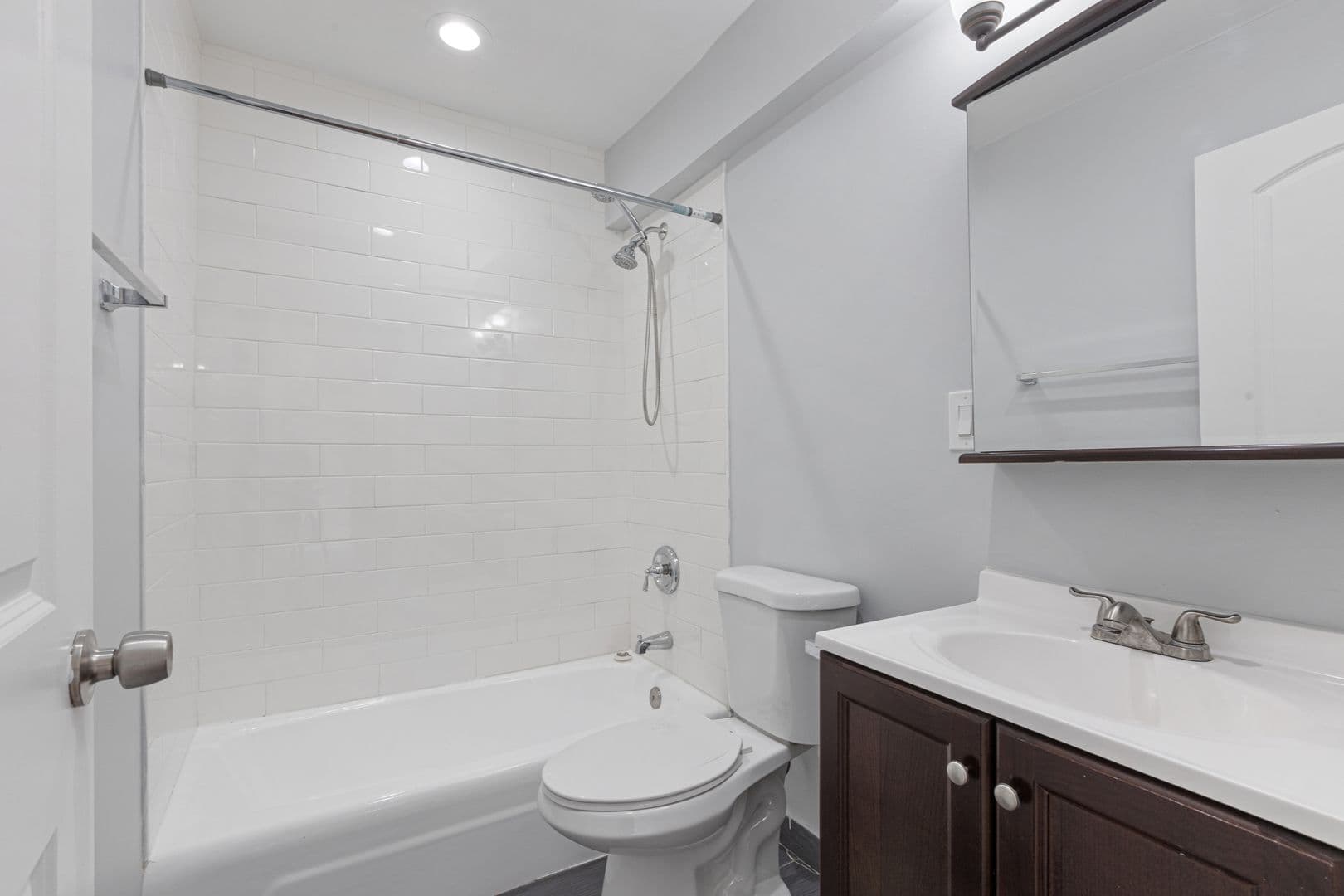 Chicago Apartment: 7545 N Winchester Avenue