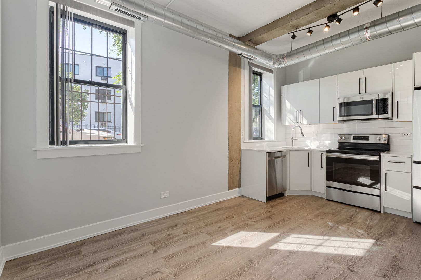 Chicago Apartment: 7645 N Sheridan Rd