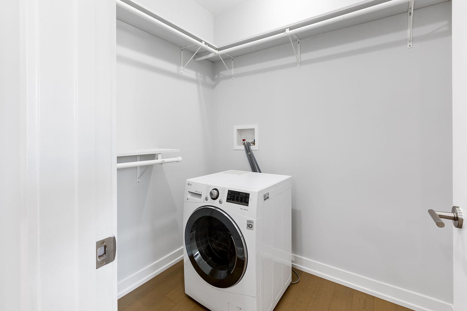 Chicago Apartment: 6019 N Winthrop Avenue