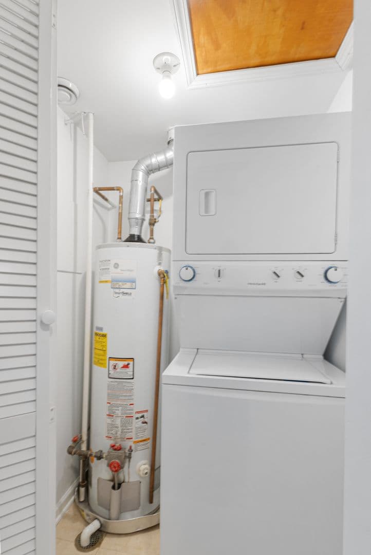 Chicago Apartment: 2451 W Howard Street