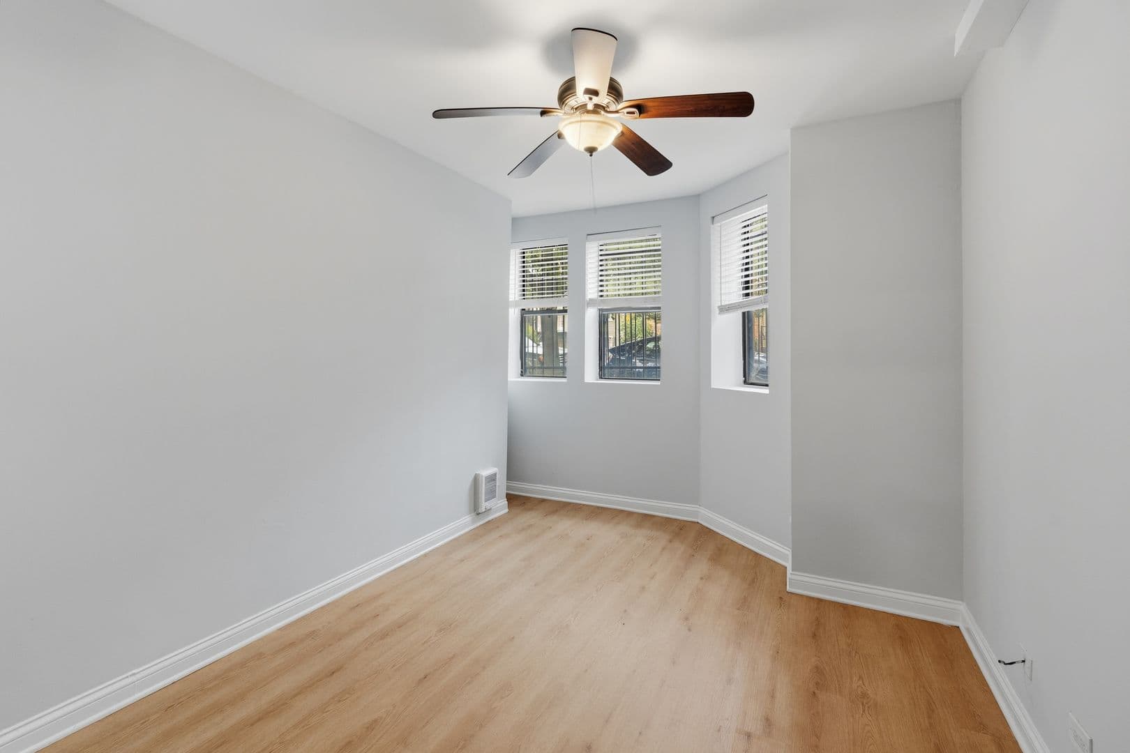 Chicago Apartment: 3631-41 W Dickens Ave