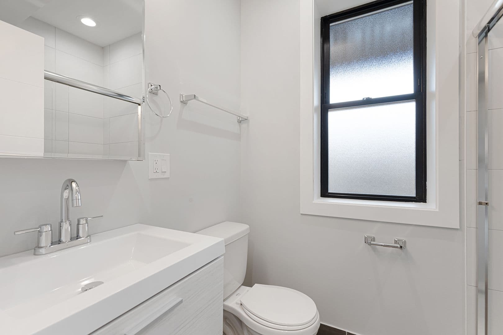 Chicago Apartment: 1548-1558.5 W Juneway