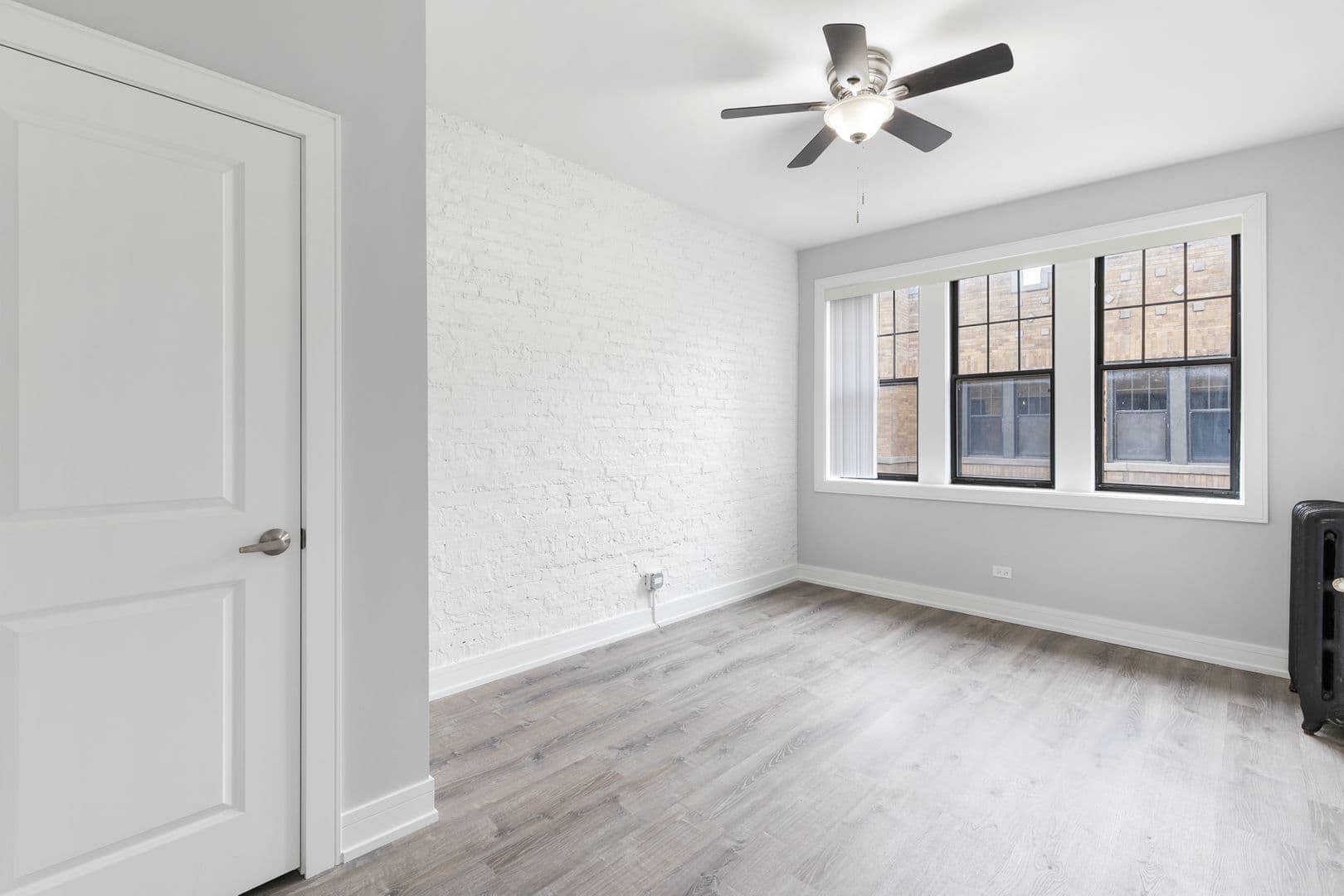 Chicago Apartment: 7618 - 26 N.Eastlake Terrace
