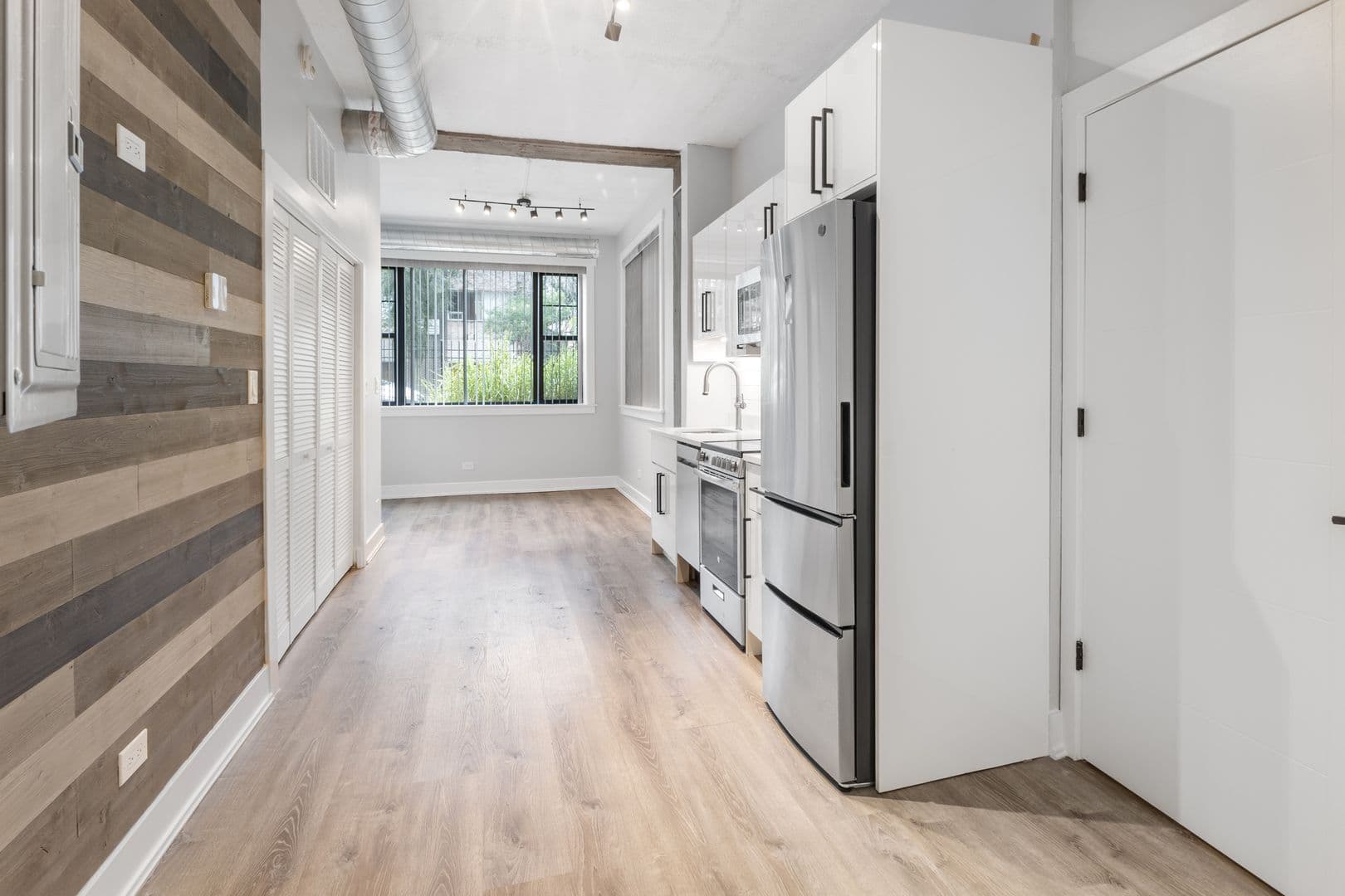 Chicago Apartment: 7645 N Sheridan Rd