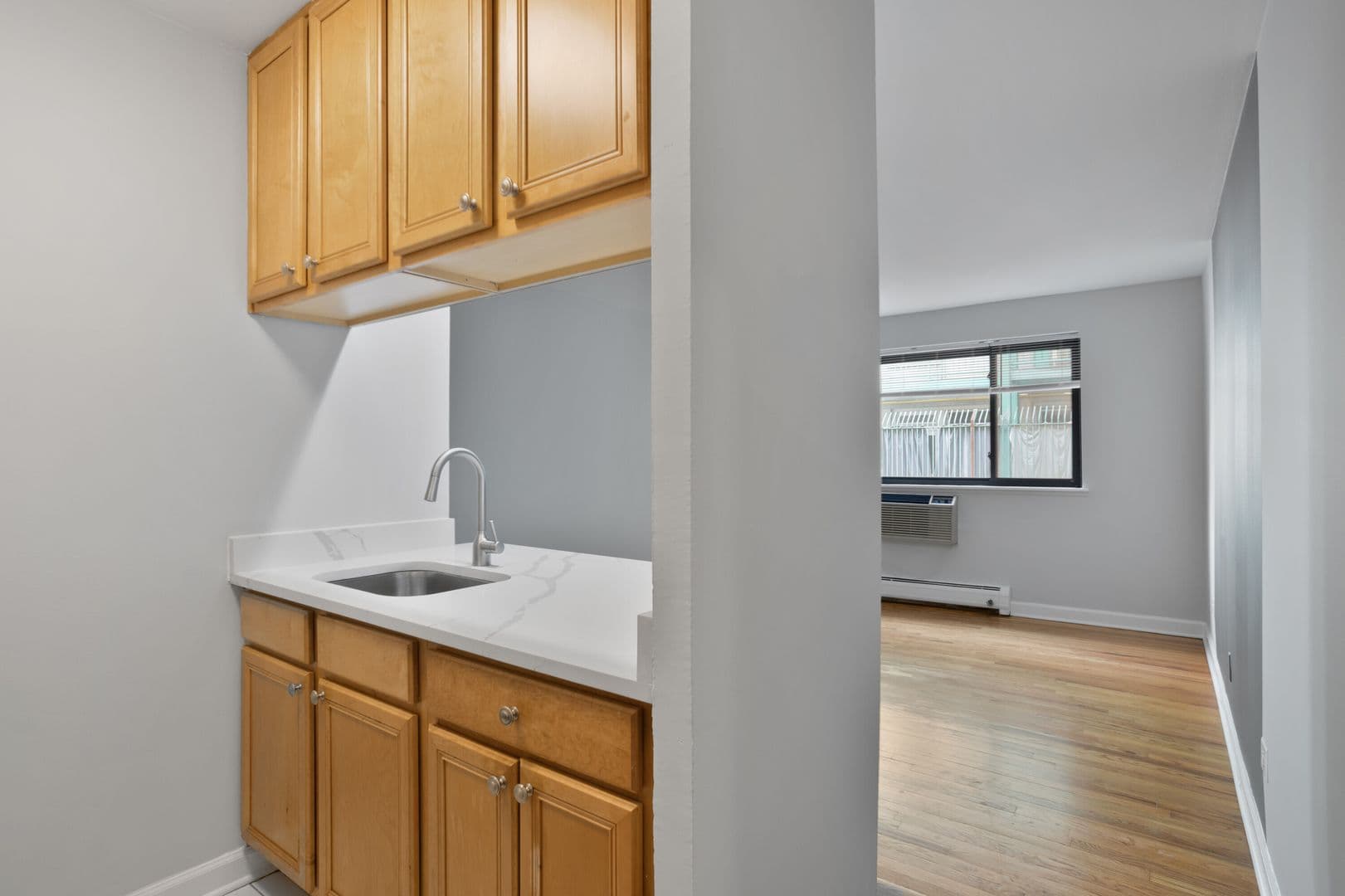 Chicago Apartment: 6758 N. Sheridan Rd.