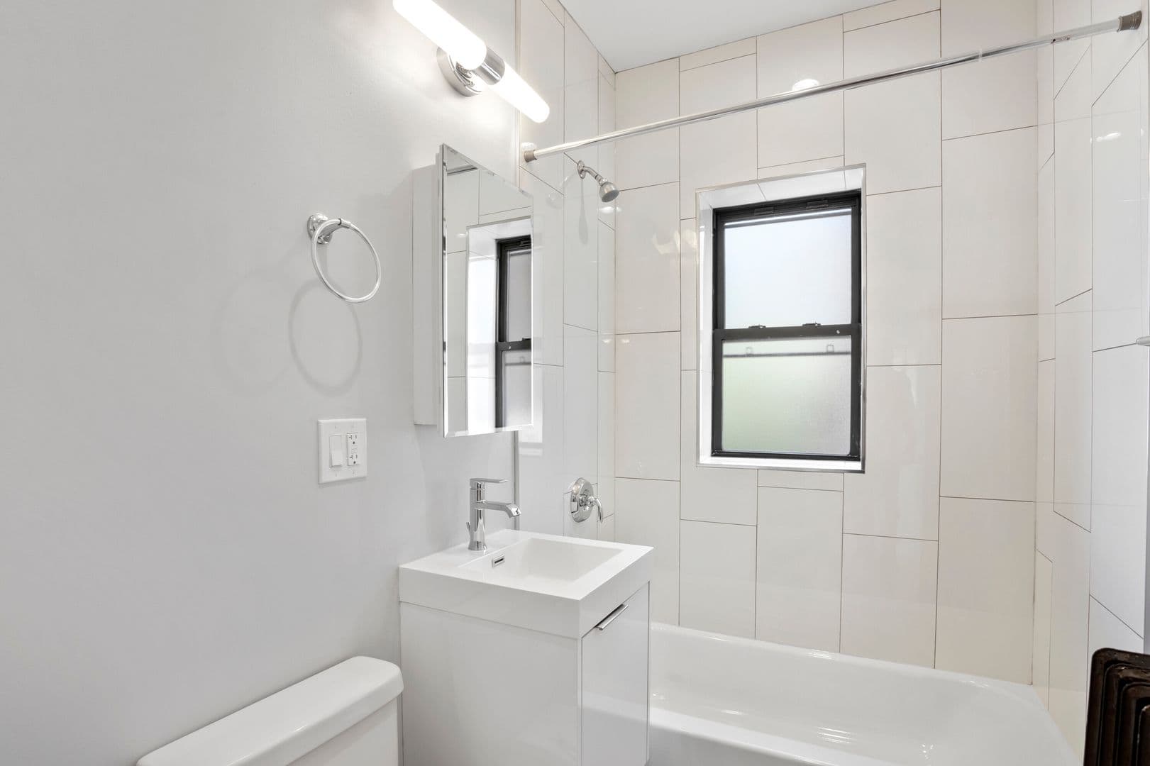 Chicago Apartment: 7510 - 7514 N Eastlake Ter