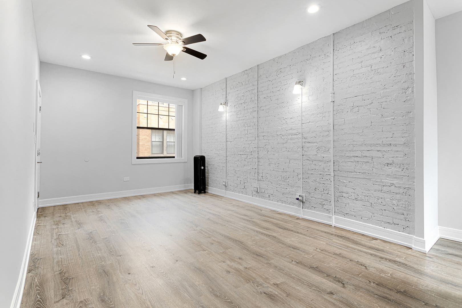 Chicago Apartment: 7618 - 26 N.Eastlake Terrace