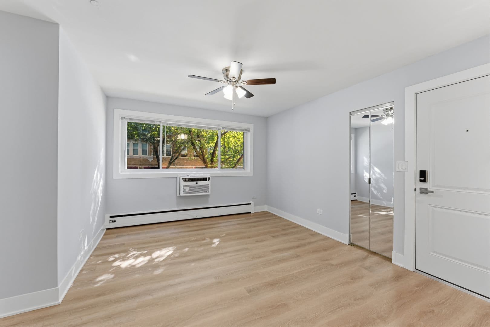 Chicago Apartment: 7603-09 N. Greenview