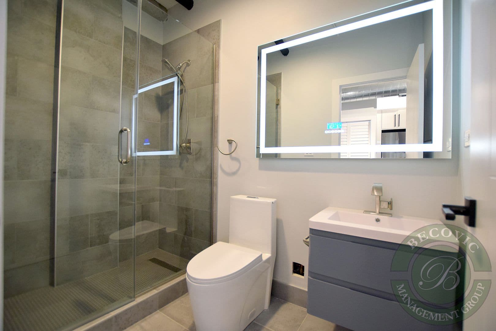 Chicago Apartment: 7645 N Sheridan Rd