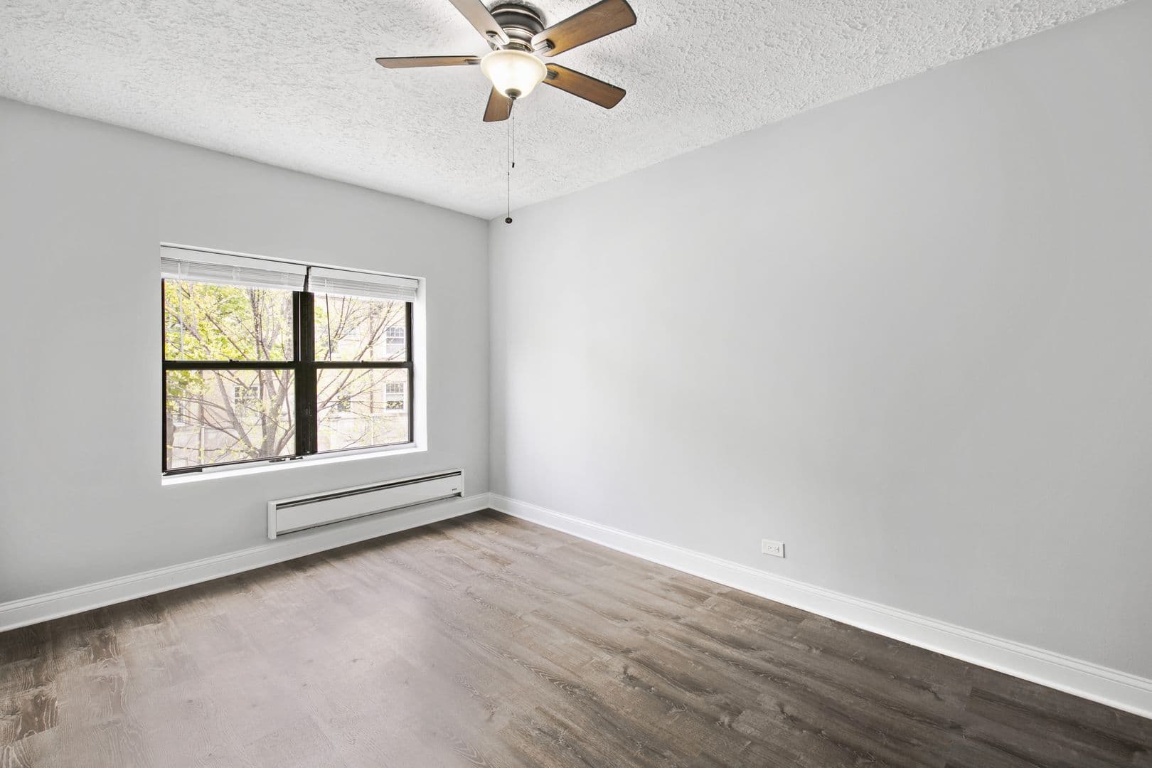 Chicago Apartment: 4555 N Malden St
