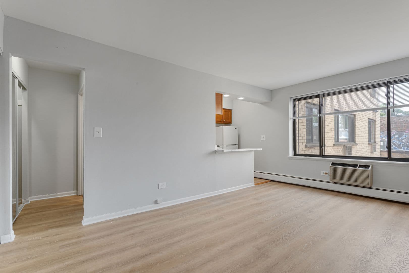 Chicago Apartment: 6758 N. Sheridan Rd.