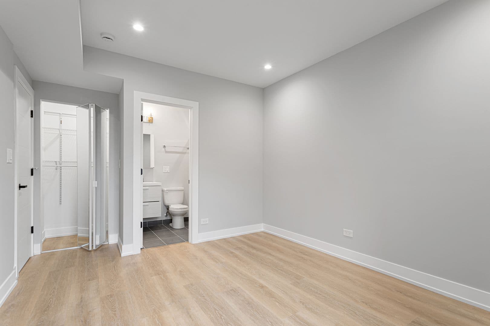 Chicago Apartment: 1548-1558.5 W Juneway