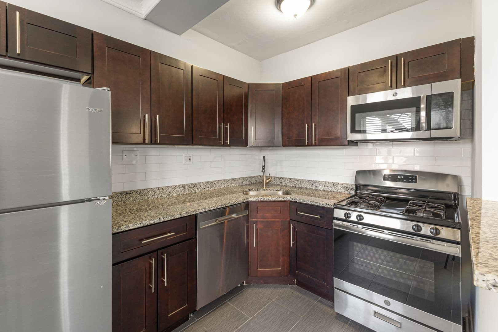 Chicago Apartment: 1608 W Sherwin Ave