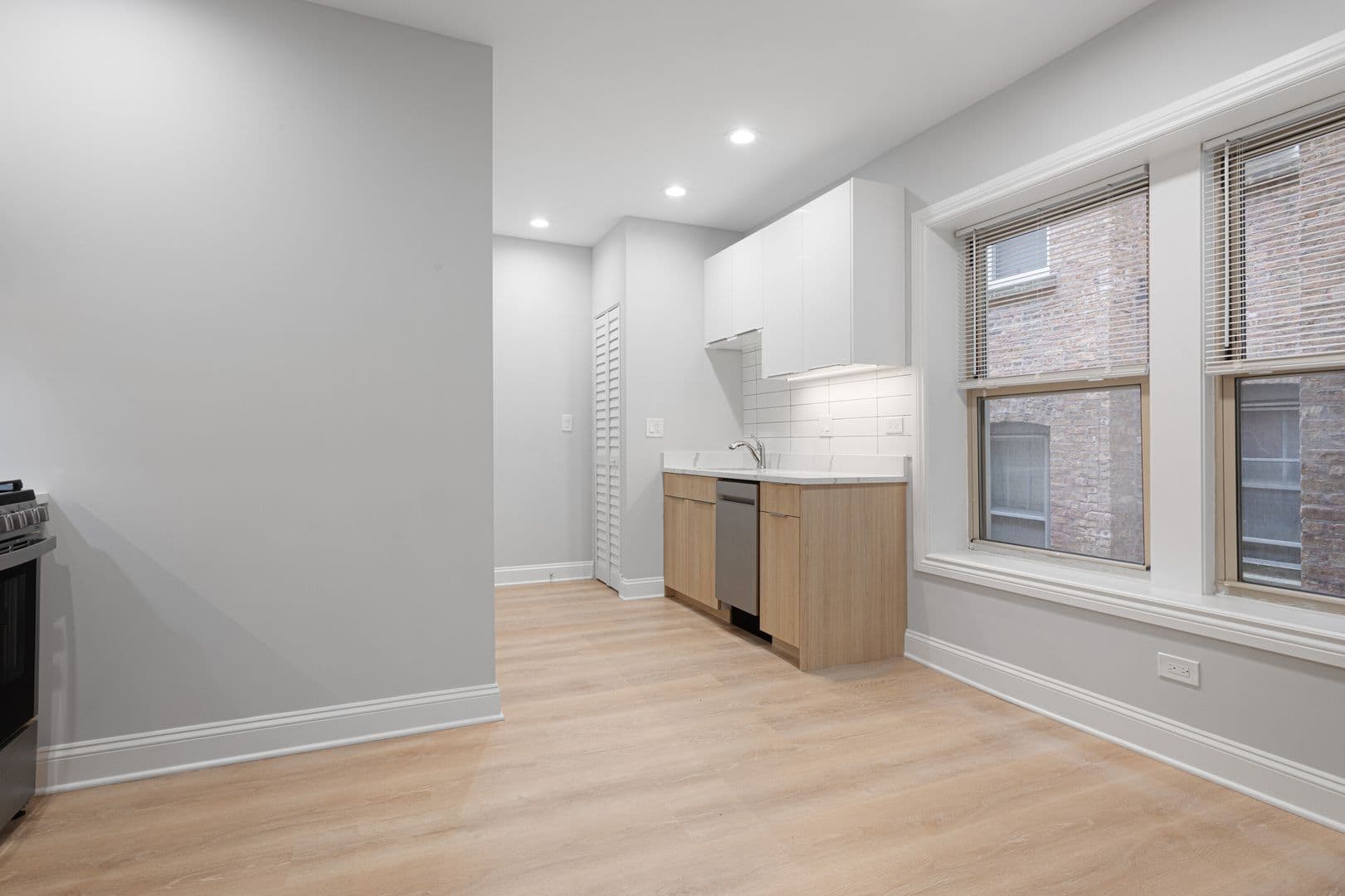 Chicago Apartment: 1627-35 W Chase Ave.