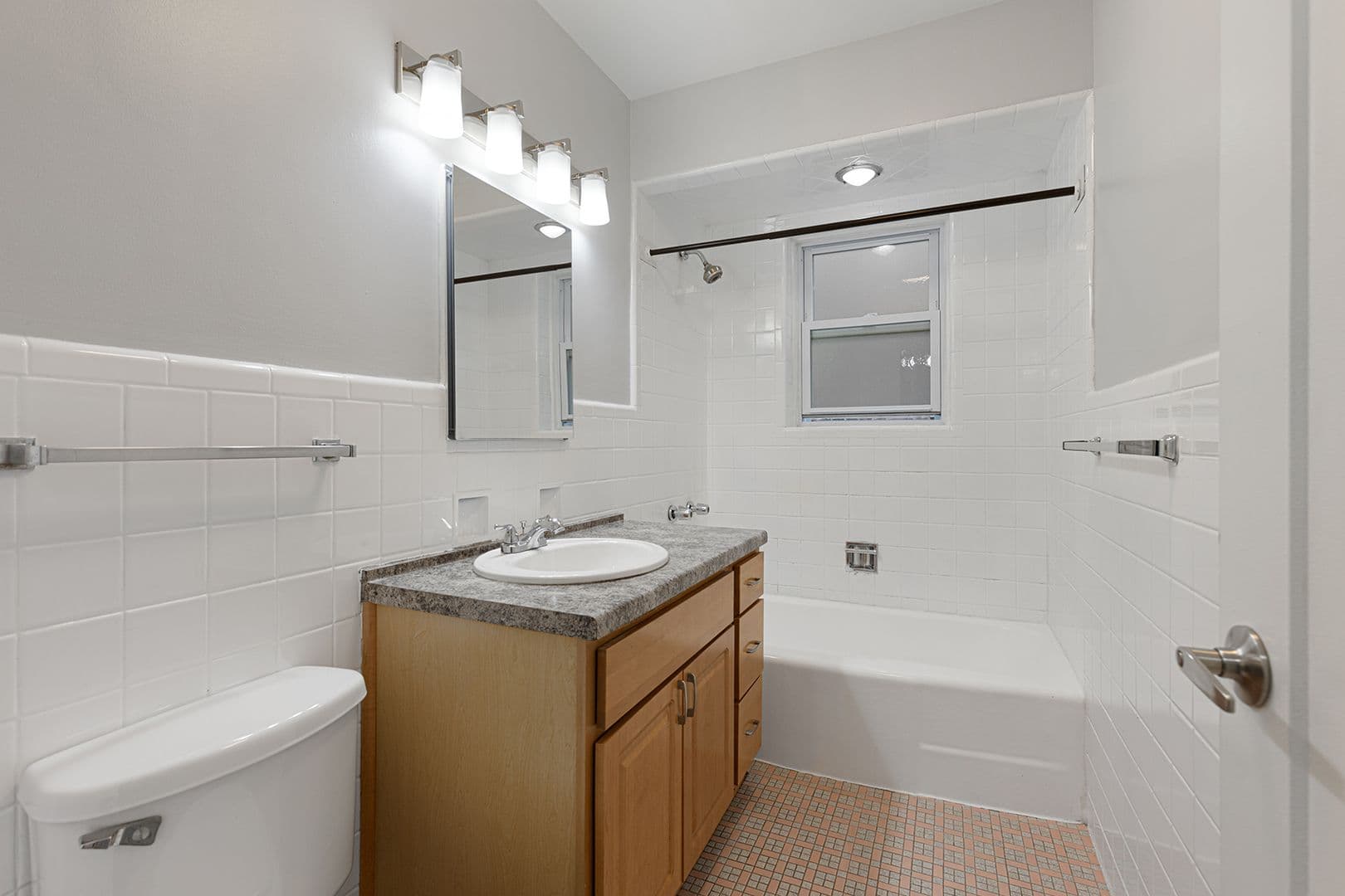 Chicago Apartment: 7630 - 38 N Eastlake Ter