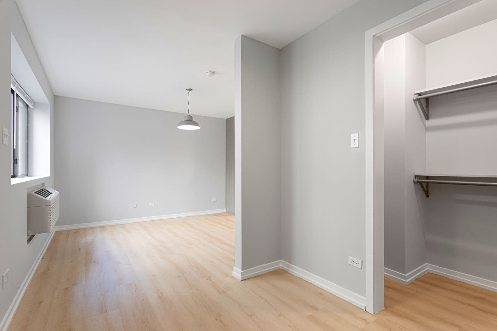 Chicago Apartment: 5411 N Winthrop Avenue