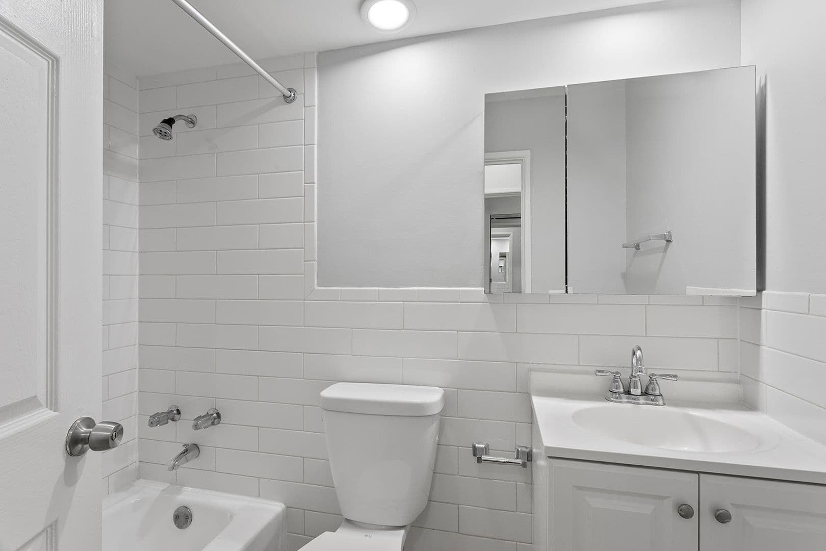Chicago Apartment: 6758 N. Sheridan Rd.