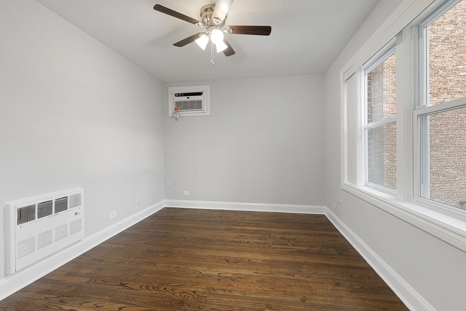 Chicago Apartment: 7630 - 38 N Eastlake Ter