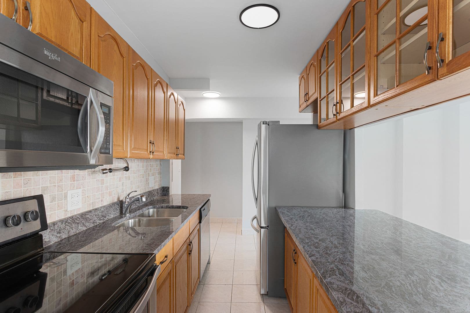 Chicago Apartment: 6166 N Sheridan Rd