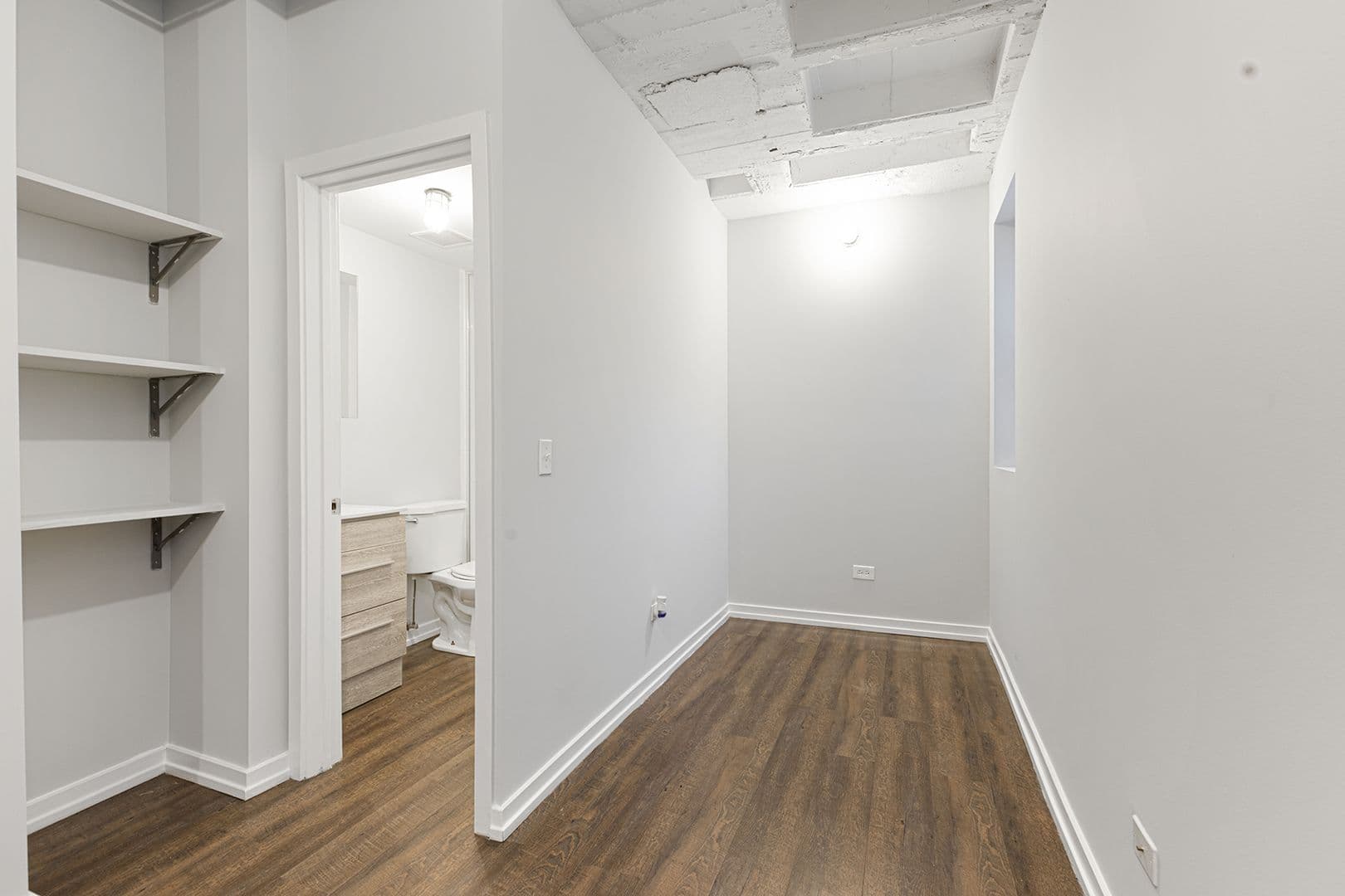 Chicago Apartment: 5718 N Winthrop Avenue