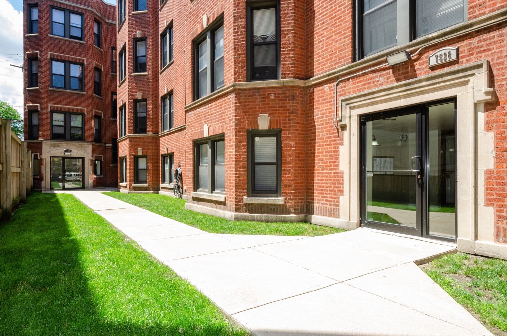 Chicago Apartment: 7526-7530 N Seeley Avenue