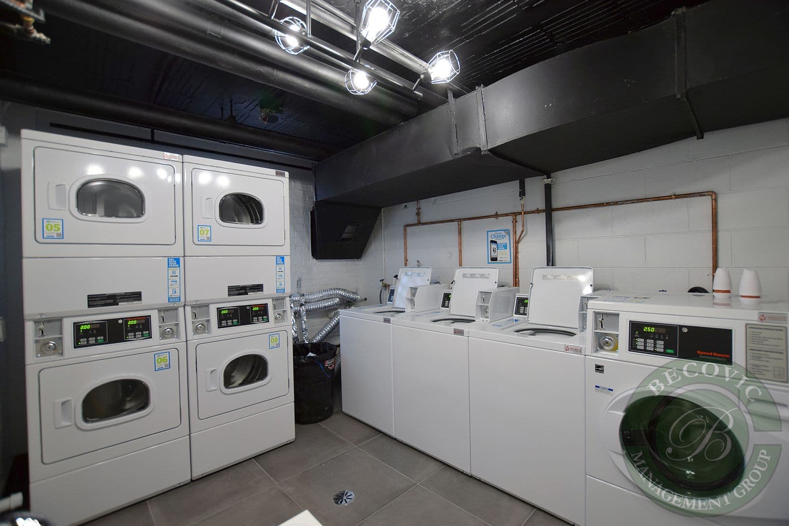 Chicago Apartment: 7710 N Sheridan Rd