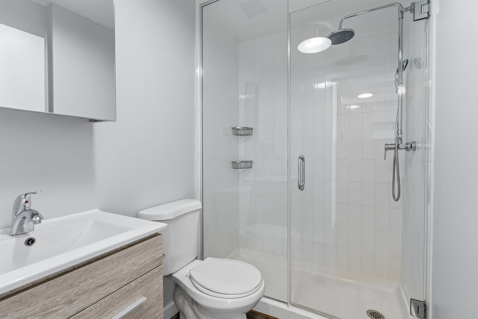 Chicago Apartment: 5718 N Winthrop Avenue