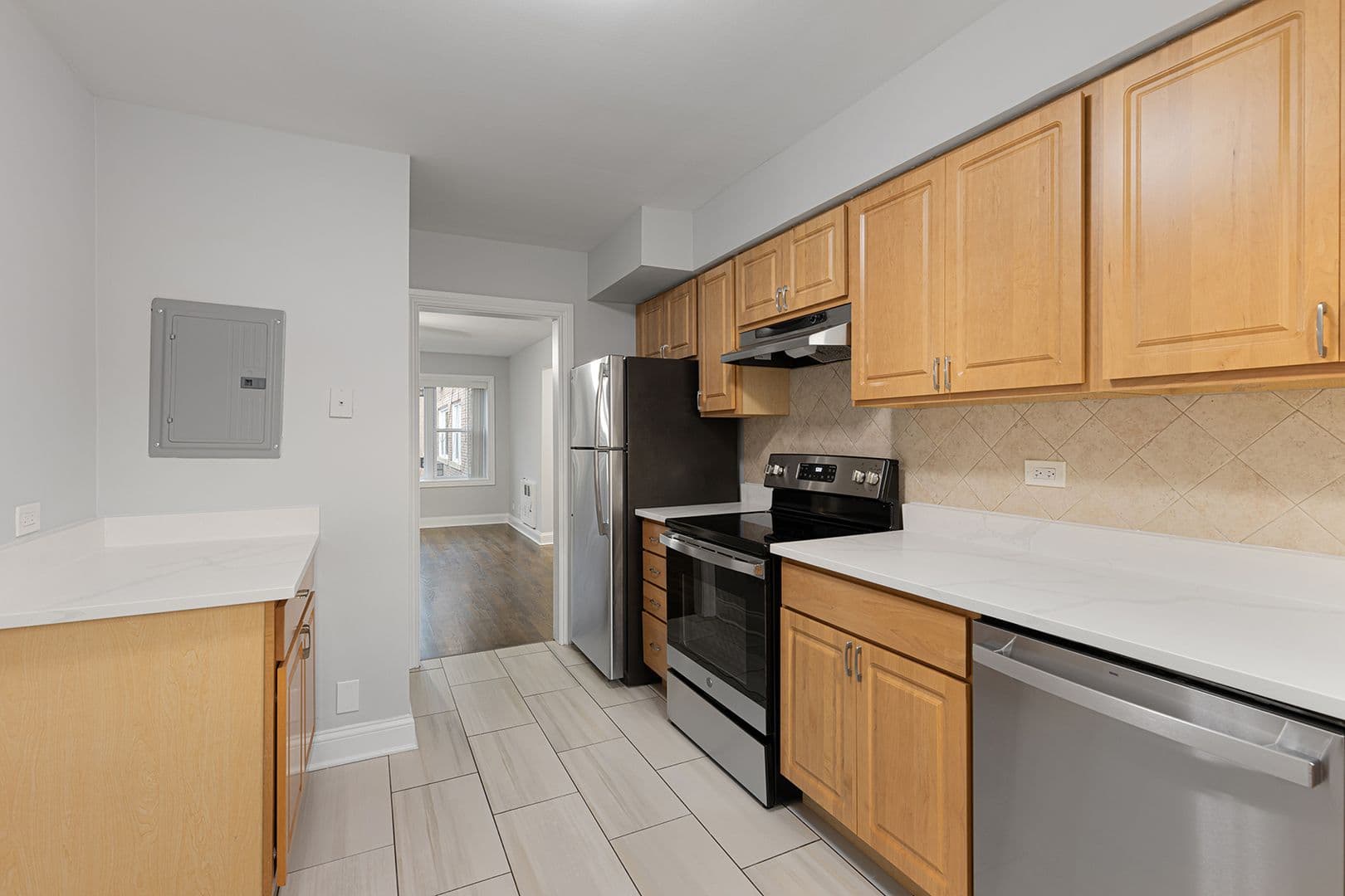 Chicago Apartment: 7630 - 38 N Eastlake Ter