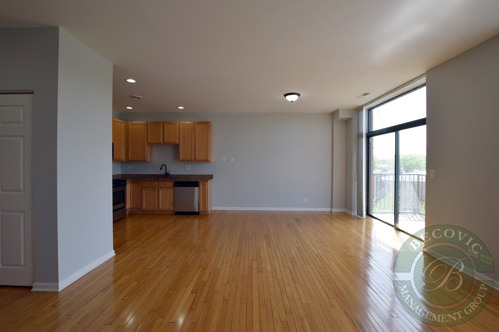 Chicago Apartment: 2451 W Howard Street