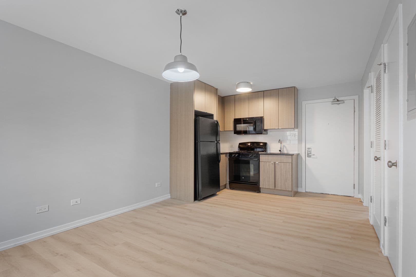 Chicago Apartment: 5411 N Winthrop Avenue