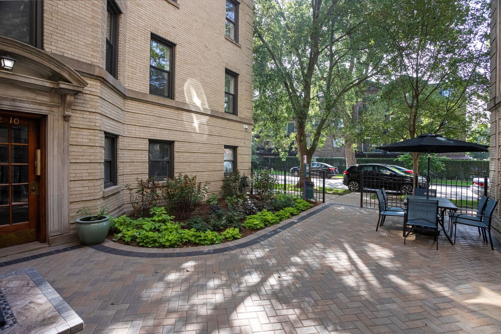 Chicago Apartment: 1310-20 W Birchwood Ave & 7501-07 N Eastlake Ter