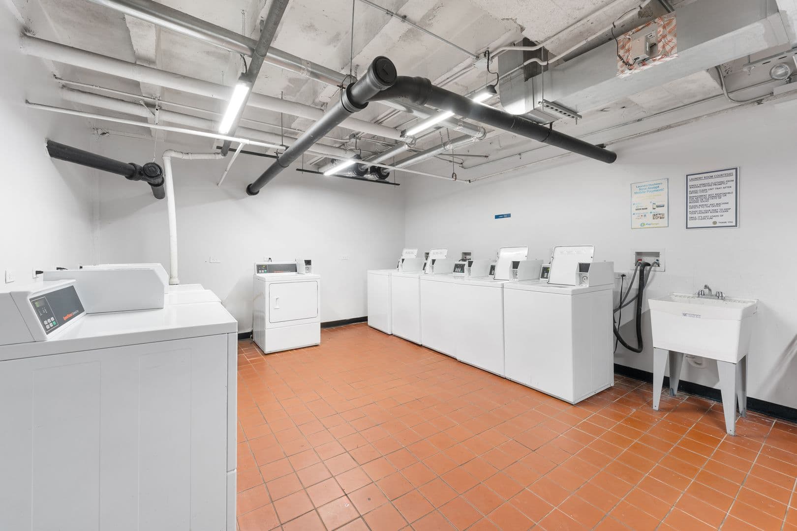 Chicago Apartment: 7450-7456 N Greenview Ave