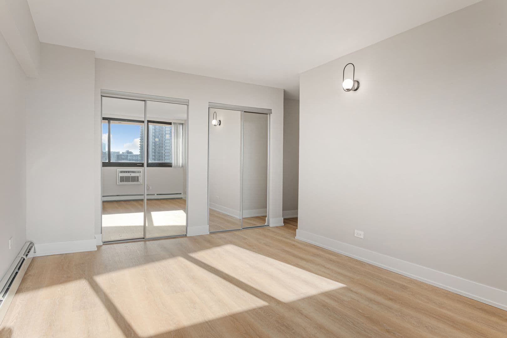 Chicago Apartment: 6166 N Sheridan Rd
