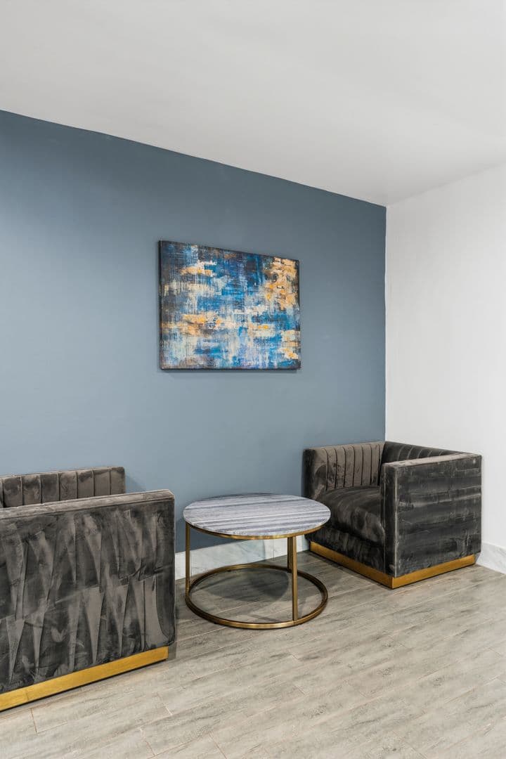 Chicago Apartment: 5710 N Winthrop