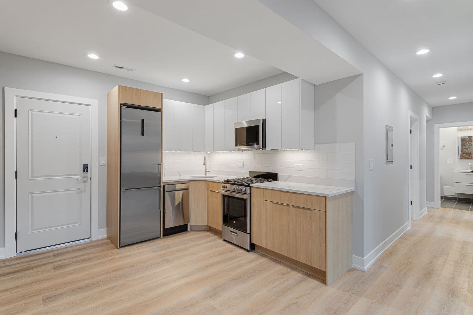 Chicago Apartment: 1548-1558.5 W Juneway