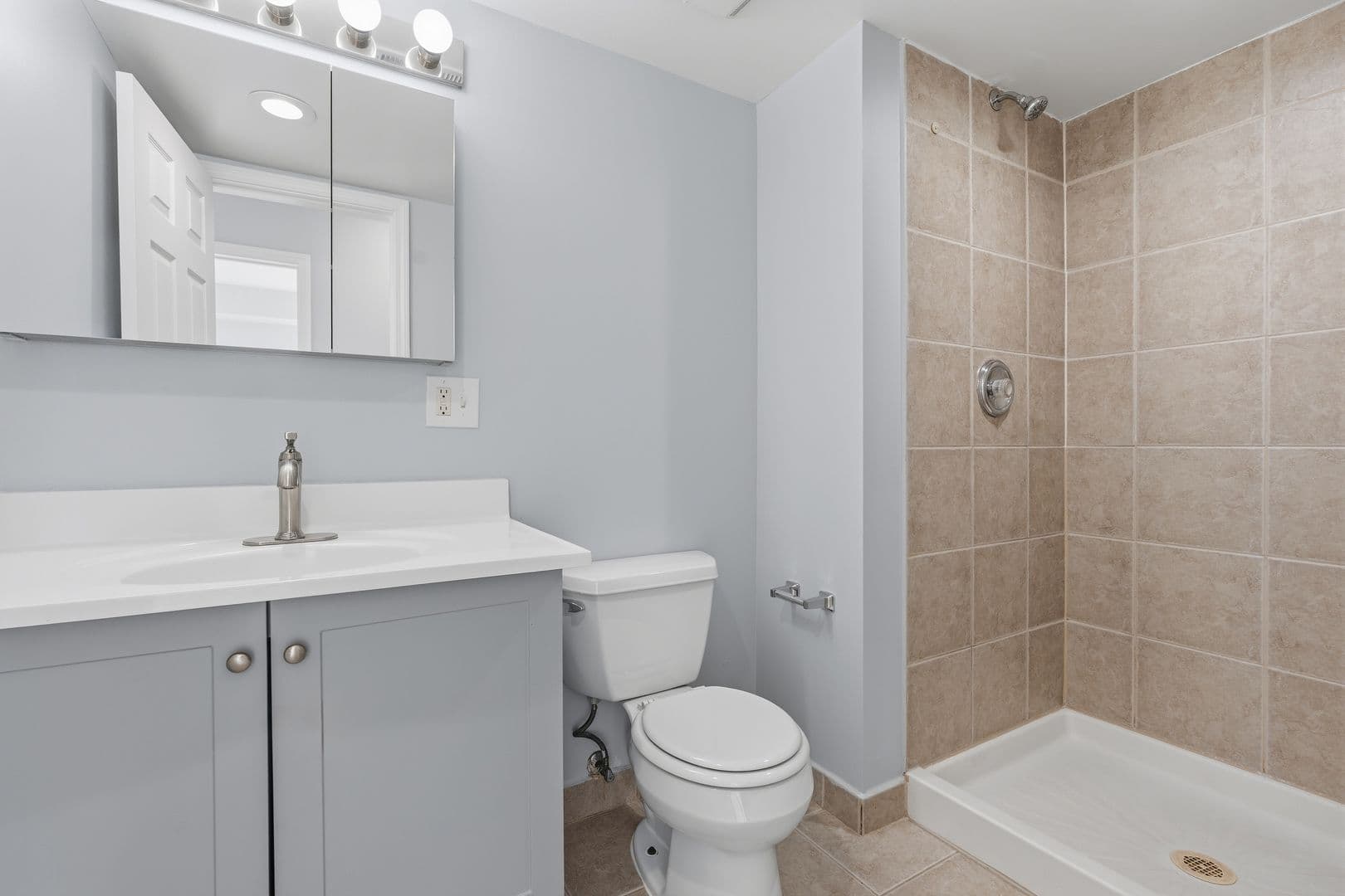 Chicago Apartment: 2451 W Howard Street