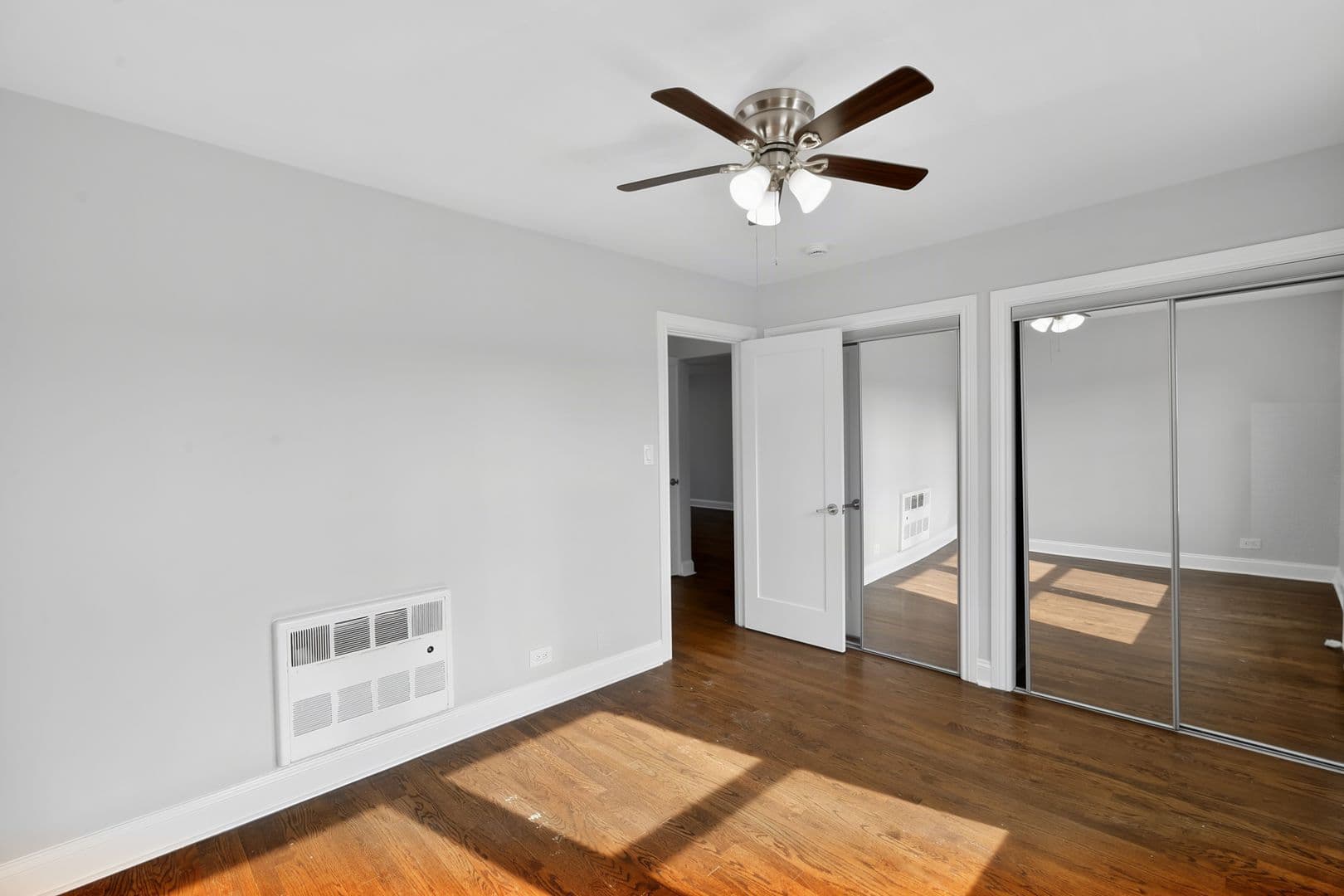 Chicago Apartment: 7630 - 38 N Eastlake Ter