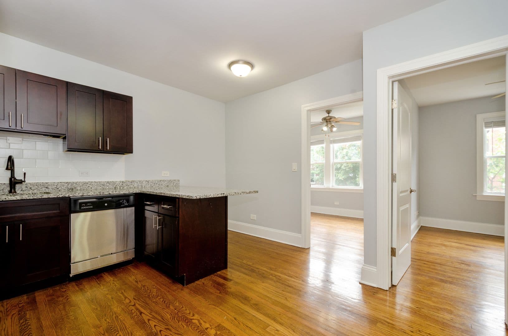 Chicago Apartment: 7736-42 N Ashland Ave